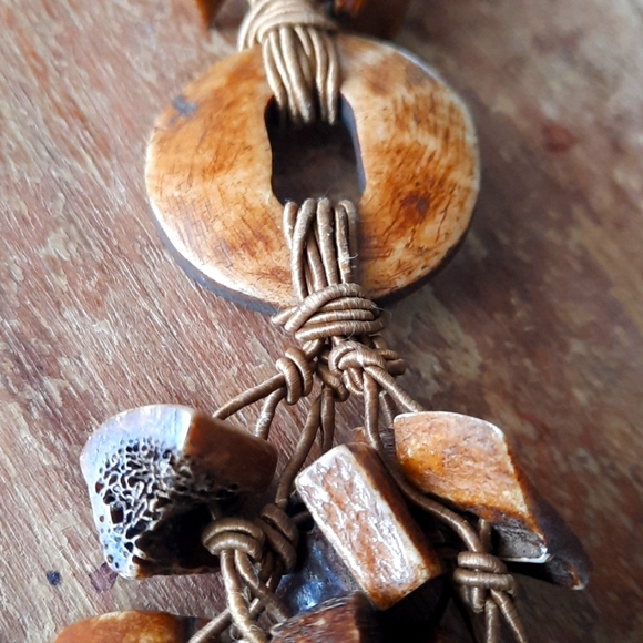 BONE PENDANT NECKLACE - Picture 4 of 7